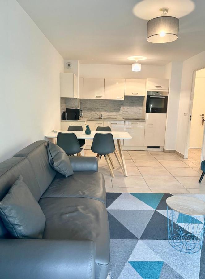 Bnb Renting 1 Bedroom Apartment In A Brand New Building With A Pool Cannes Exterior photo